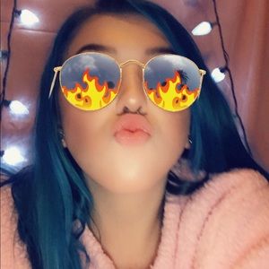 Meet your Posher, Alicia